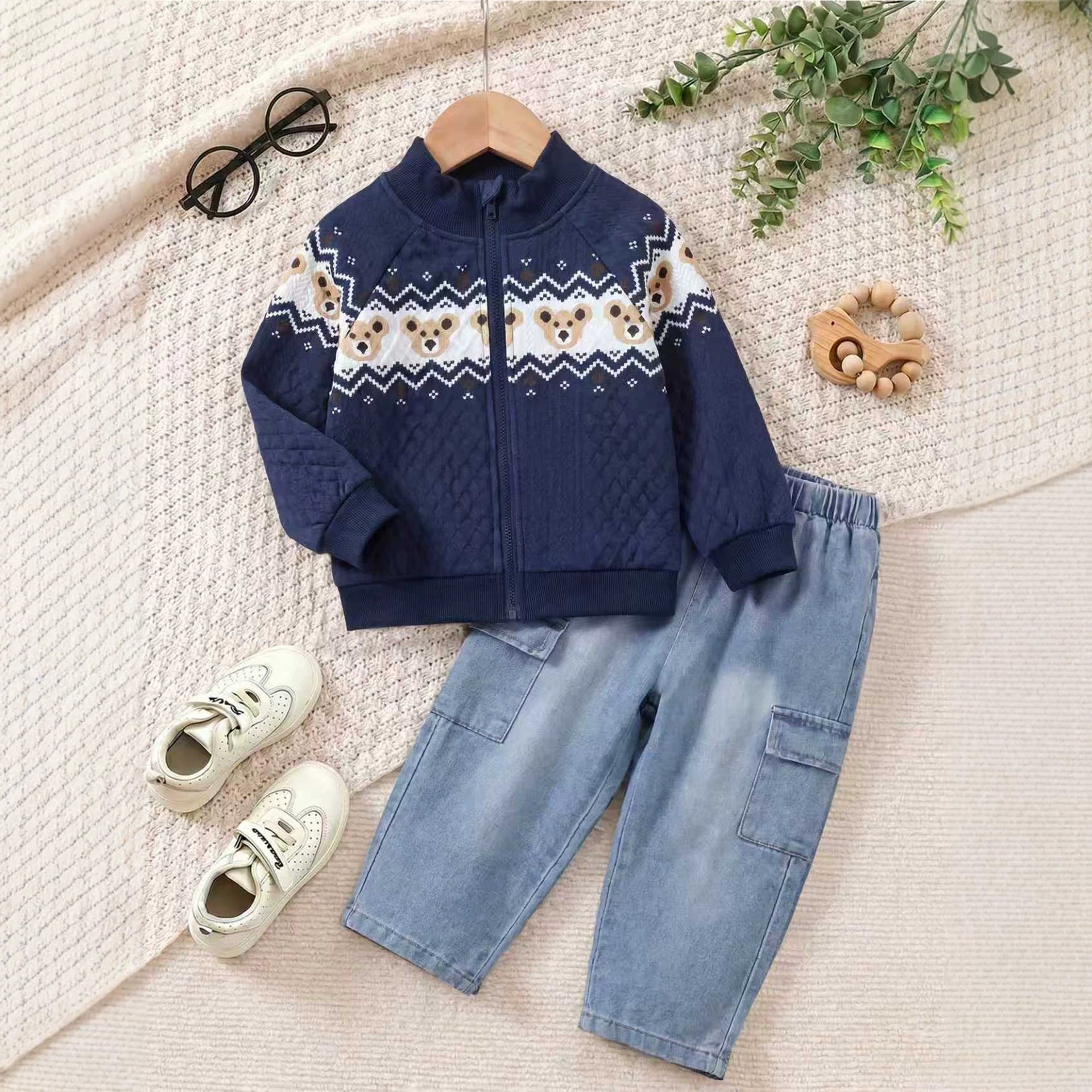 Boys' Stylish Bear Stand-Up Collar Zip-Up Shirt Set with Jeans Two-Piece Set