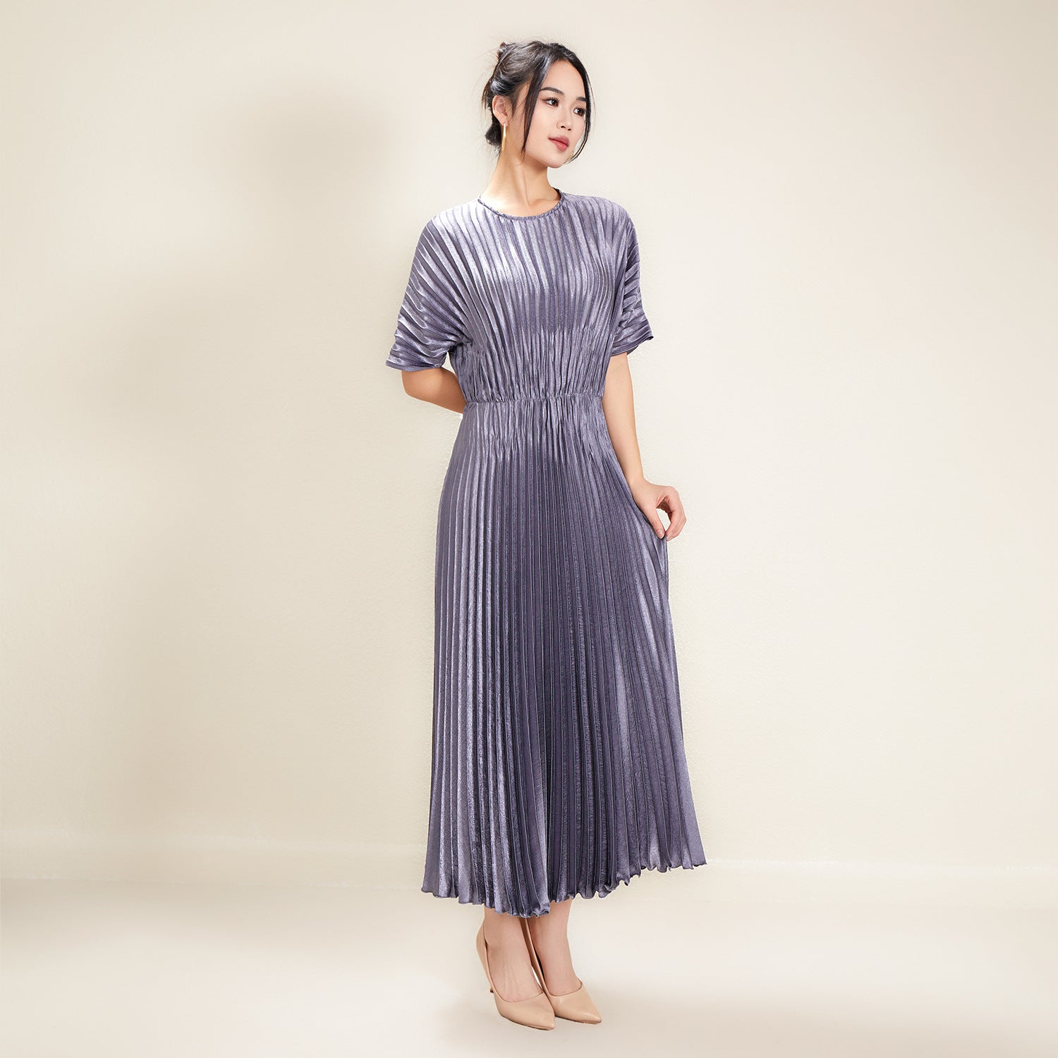 2025 French-Style Gentle and Elegant Pleated Dress for Women, Designed with a Waist-Cinching Effect to Make You Look Slimmer, Short-Sleeve Dress