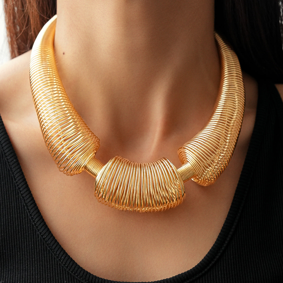 European And American Exaggerated Metallic Geometric Spring Necklace With Unique Stylish, Niche High-End