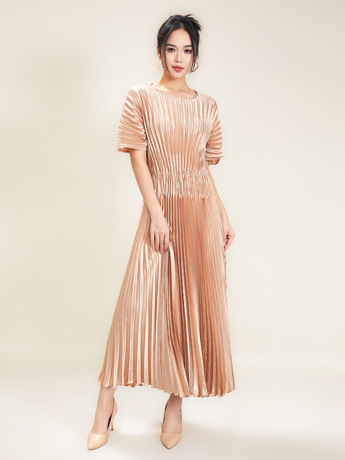 2025 French-Style Gentle and Elegant Pleated Dress for Women, Designed with a Waist-Cinching Effect to Make You Look Slimmer, Short-Sleeve Dress