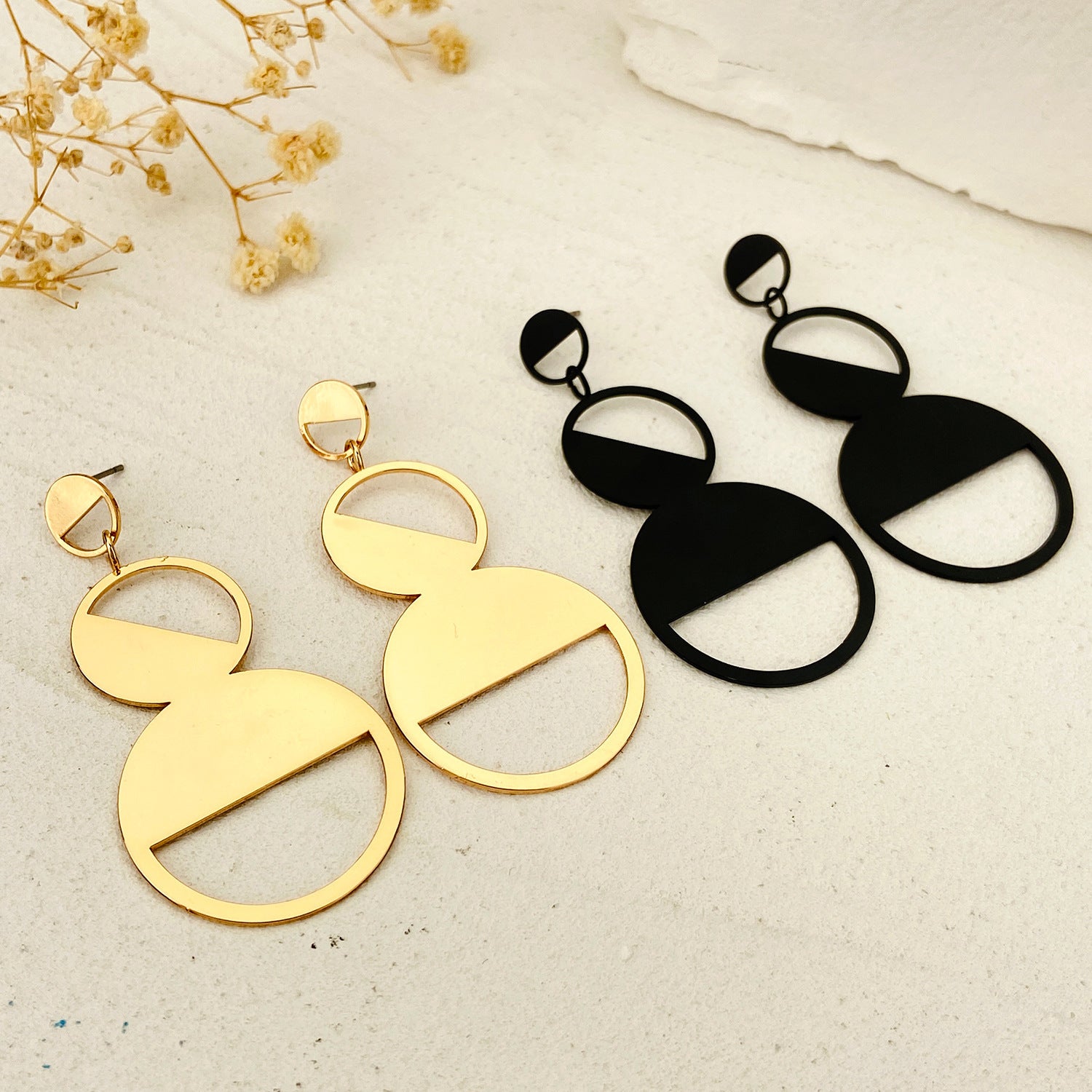 Pleated Geometric Glossing Earrings Women's Light Luxury High-end Earrings Exaggerated Personality