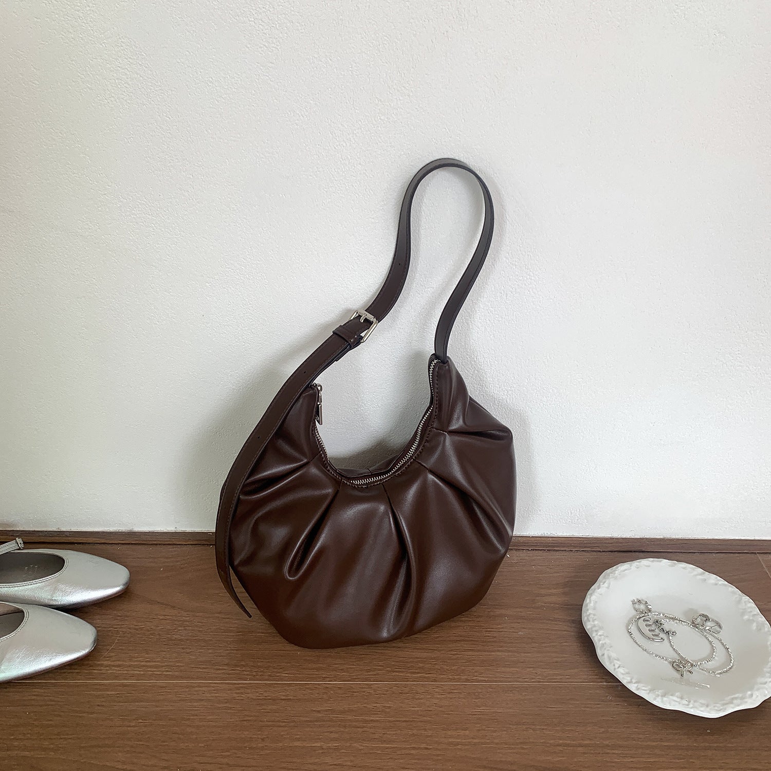 New Arrival Pleated Horn-Shape Creative Niche Soft PU Leather Dumpling Bag