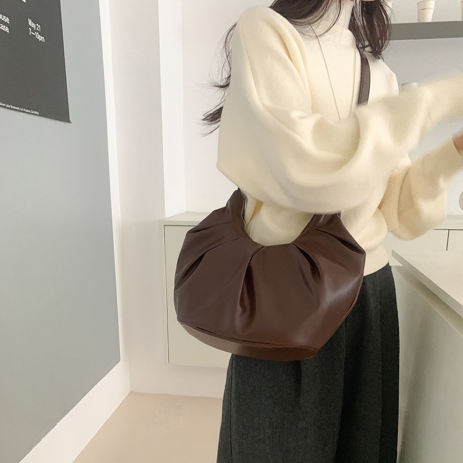 New Arrival Pleated Horn-Shape Creative Niche Soft PU Leather Dumpling Bag